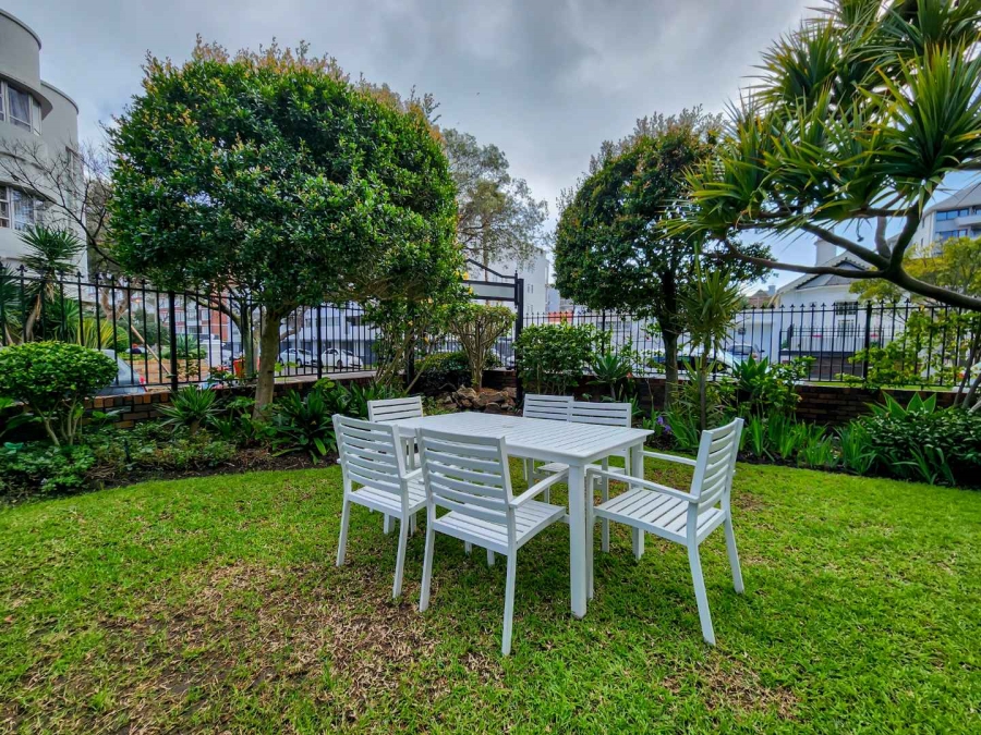 To Let 2 Bedroom Property for Rent in Sea Point Western Cape